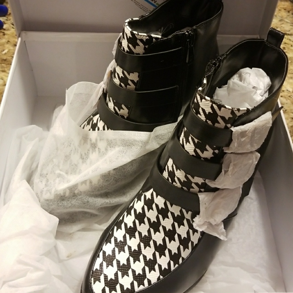 Midnight Velvet Houndstooth Inset Bootie 9 1/2W
